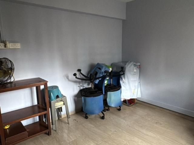 708 Clementi West Street 2 HDB Apartment Room Rental, $950, 1 Bed 1 Bath 161 sqft $5.90 psf