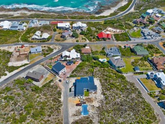 708 m² Land available in Struisbaai
