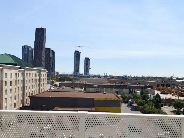 709 28 Interchange Way, Vaughan | 1+1Beds/1Bath, Condo, $2,000/mo | Condos. Ca