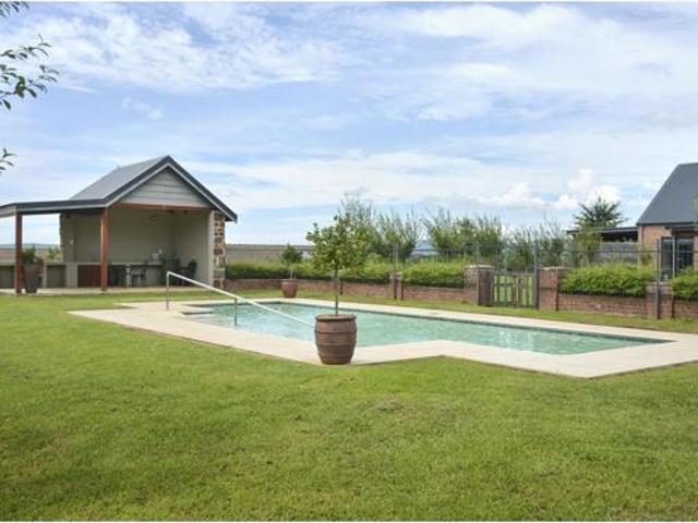 709 m² Land available in St Johns Village