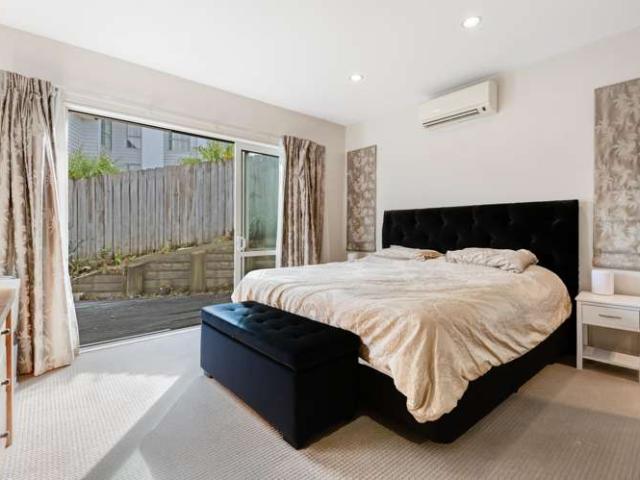 70 Travis View Drive, Albany, North Shore City