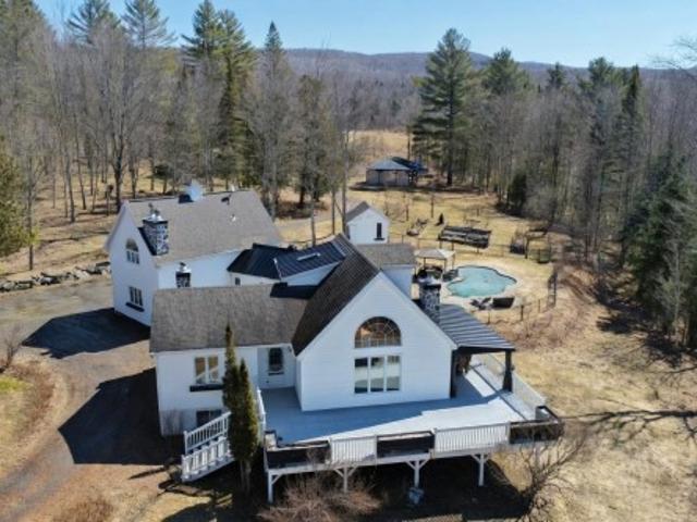 70 Ch. Schoolcraft, Potton, QC, J0E 1X0 Luxury House for sale | Listing ID 21902 | Royal LePage Carriage Trade Luxury Properties