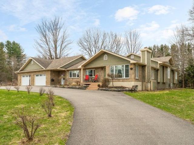 70 Ch. Southière, Magog, QC, J1X 0P1 house for sale | Listing ID 23500 | Royal LePage