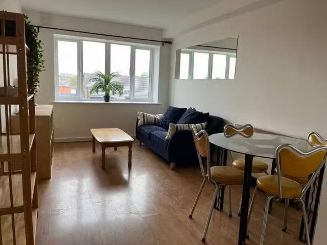 70 Clanbrassil Street, Dublin 8 is for rent
