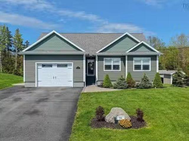 70 Mariner Drive, Westmount, NS, B1R 1A2 house for sale Lis.