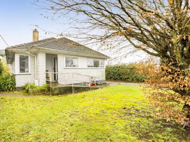 70 Pembroke Road West, Stratford
