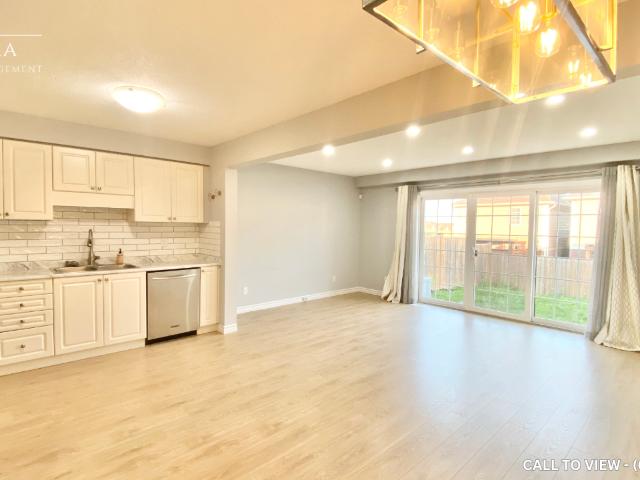 70 Rivertrail Ave, Kitchener, Ontario N2A 0H8 ELEGANT 3 BEDROOM FREEHOLD TOWNHOUSE WITH MODERN FINISHES [object Promise] for Rent