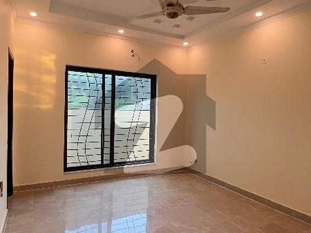 70'ft road top location 5 marla house very cheap price for sale in dha phase 5 block d