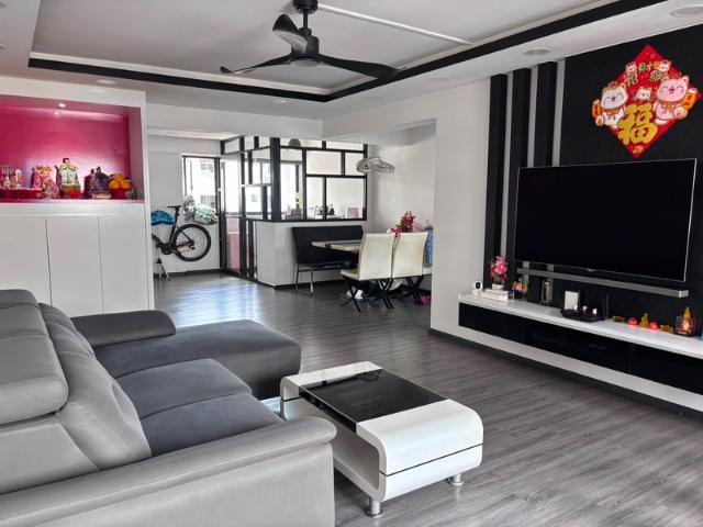 710 Hougang Avenue 2 HDB Apartment For Sale, $780,000, 4 Bed 2 Bath 1,291 sqft $604.00 psf
