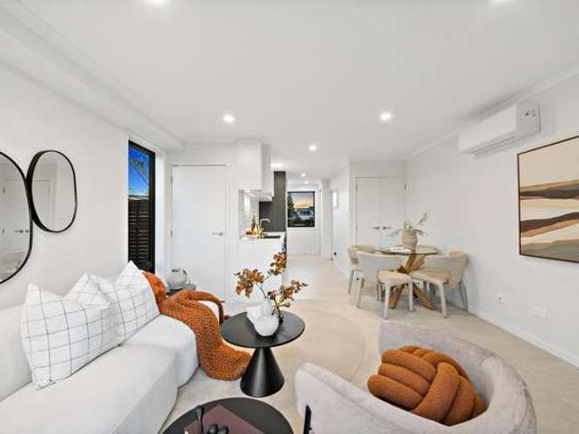 7/12 Wairau Avenue, Avondale, Auckland City