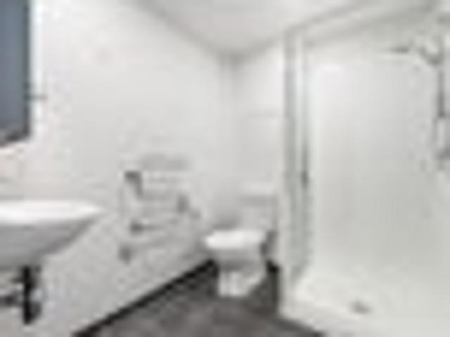 713 430 Queen St
