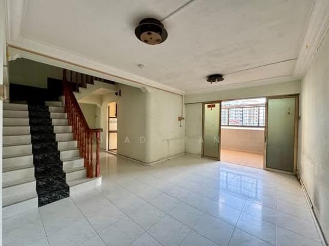 714 Jurong West Street 71 HDB Apartment For Sale, $760,000, 4 Bed 3 Bath 1,614 sqft $471.00 psf