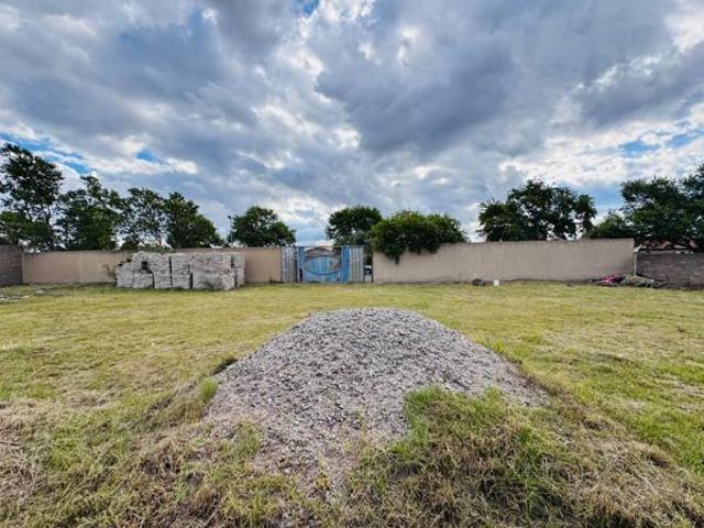 715 m² Land available in Goudrand