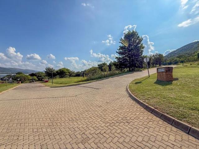 716 m² Land available in Kosmos