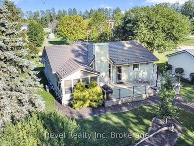 71842 Sunview Avenue, Bluewater Hay, ON, N0M 2T0 house for sale | Listing ID X12147 | Royal LePage
