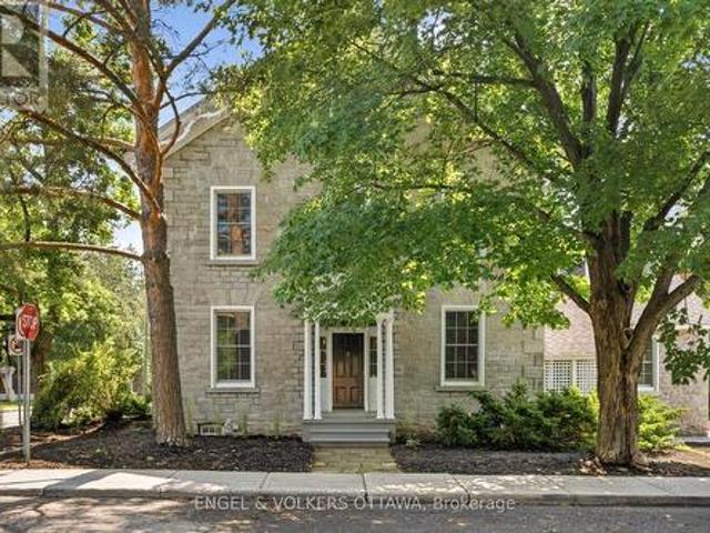 71 Thomas Street, Ottawa, ON, K1M 1M7 house for sale | Listing ID X13521 | Royal LePage