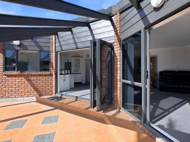 71 Brooklands Road, Brooklands, New Plymouth