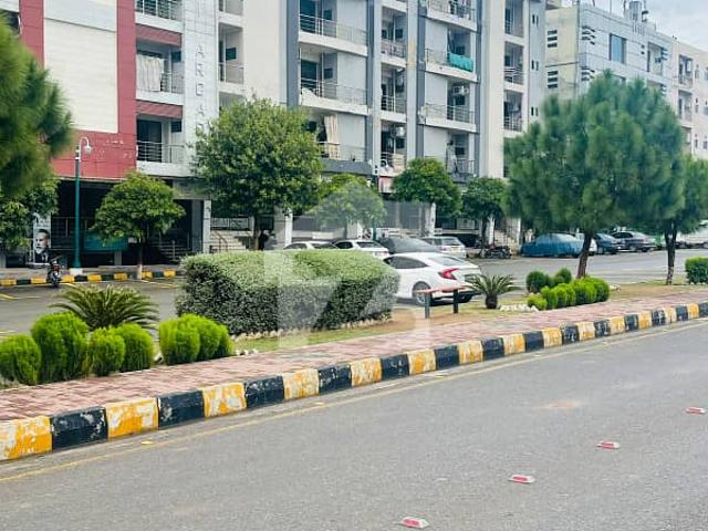 720 square feet 2 bedroom flat for sale