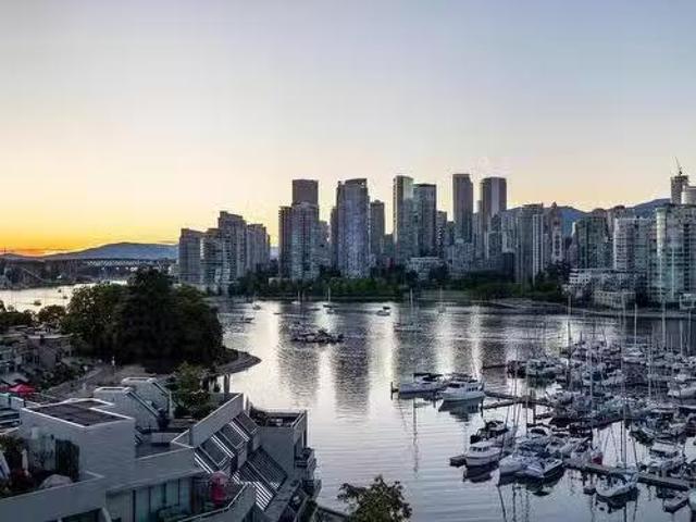 721 666 Leg In Boot Square, Vancouver, BC, V5Z 4B3 Single Fa.