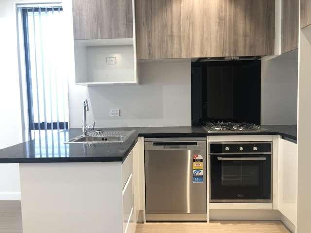 7/21 Akoranga Dr, Northcote, North Shore City