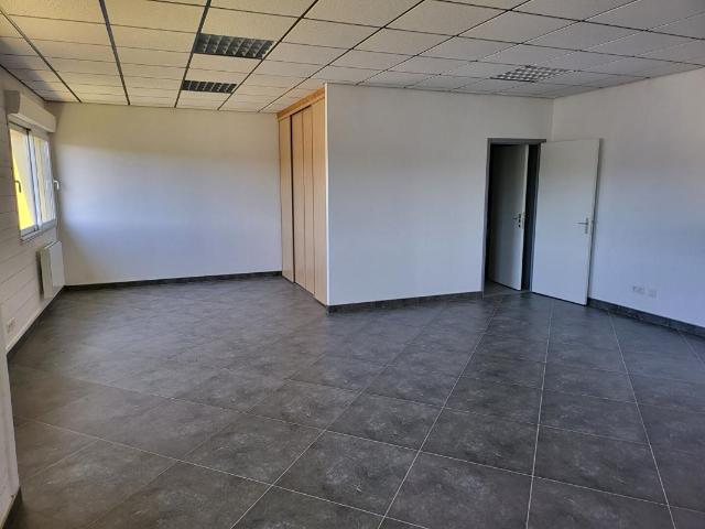 72470 CHAMPAGNE BUREAUX 55 m²