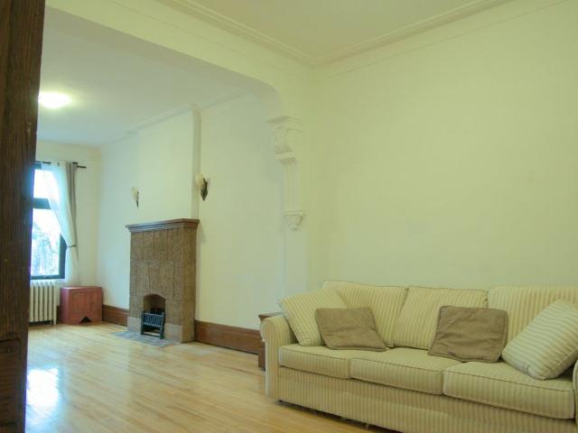 7248 Av. Christophe Colomb, Montréal Villeray, QC H2R