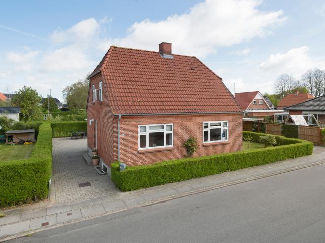 724010 Lindegade 27 Velholdt og godt beliggende villa i hjertet af Bramming RealMæglerne