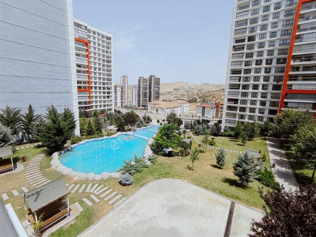 7/24 Güvenlikli Sosyal Site Vadikentte 3.5+1 Satılık Prıme Ofis