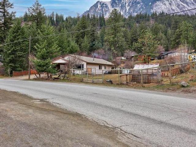 725/721 Columbia Street, Lillooet, BC, V0K 1V0 house for sal.