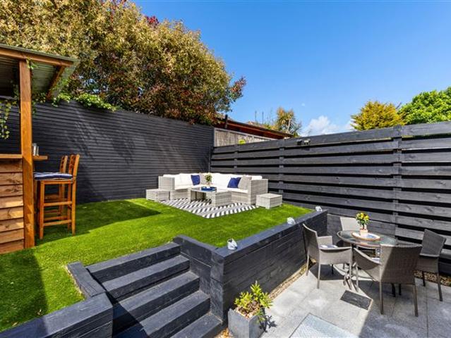 725,000 | 10 Tapton, Murphystown Road, Leopardstown, Dublin 18 Sherry FitzGerald Foxrock 5001 MyHome. Ie Residential