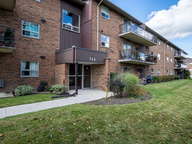 725 745 Wonderland Road South 2 Bedroom Apartment for Rent at 745 725 745 Wonderland Road South, London, ON N6K 1M1 Westmount