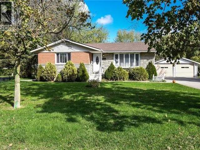 725 Cross Street W, Dunnville, ON, N1A 1N6 house for sale | Listing ID 40838 | Royal LePage