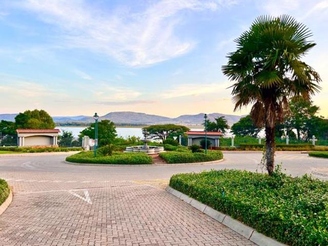 725 m² Land available in Kosmos