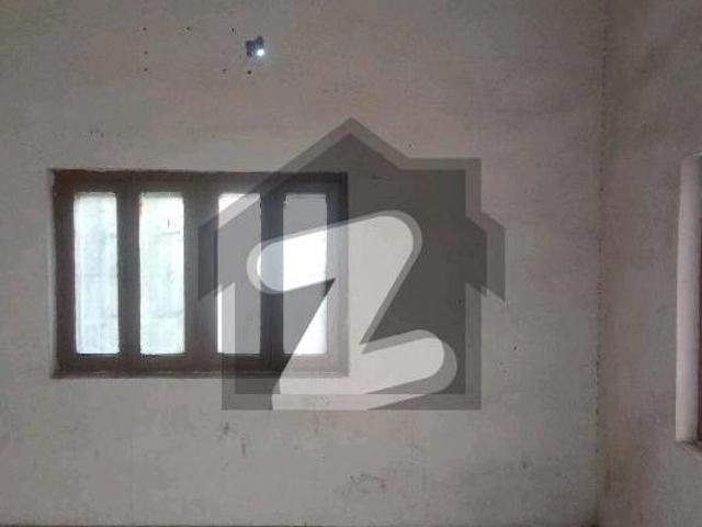 725 Square Yards House In PECHS Block 2