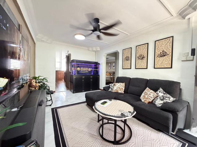 725 Yishun Street 71 HDB Apartment For Sale, $398,000, 2 Bed 2 Bath 688 sqft $578.00 psf