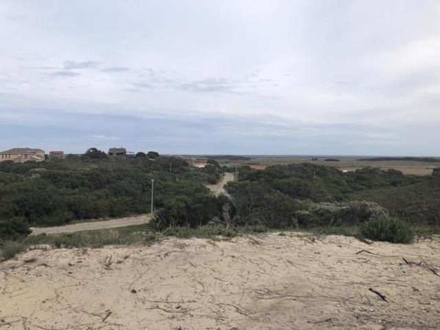 726 m² Land available in Paradise Beach