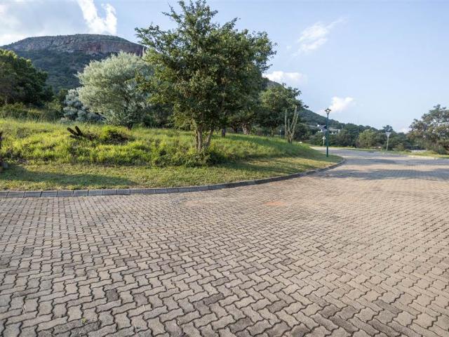 727 m² Land available in Kosmos