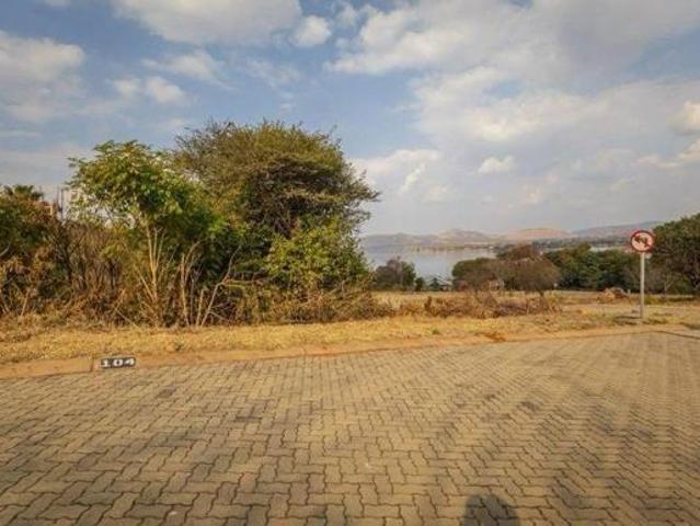 727 m² Land available in Kosmos