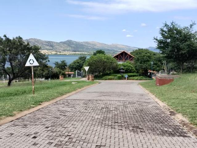 727 m² Land available in Kosmos