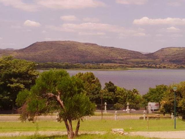 727 m² Land available in Kosmos