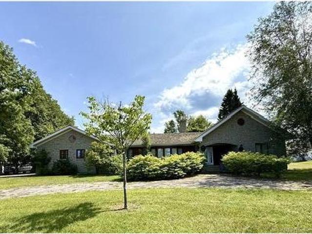 728 Boul. St Pierre Ouest, Caraquet, NB, E1W 1A1 house for sale | Listing ID NB145514 | Royal LePage