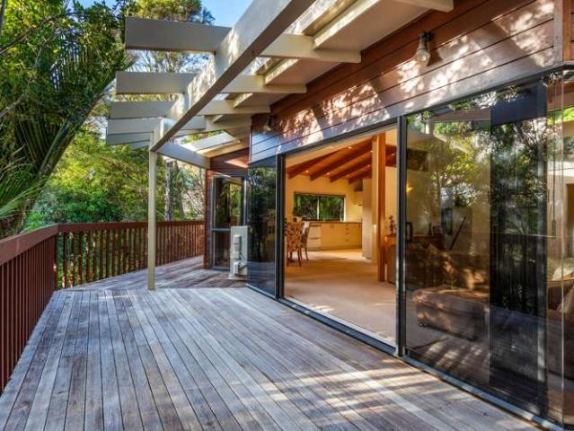 728 West Coast Road, Oratia, Waitakere City