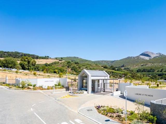730 m² Land available in Paarl Central