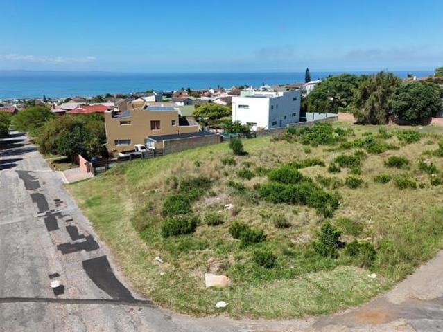 732 m² Land available in Wavecrest