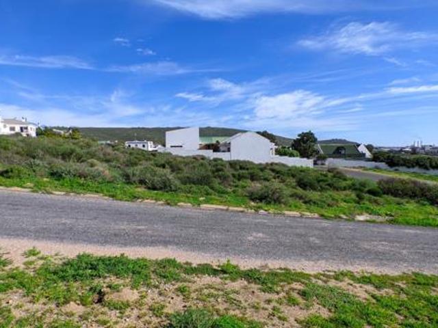 733 m² Land available in Britanica Heights