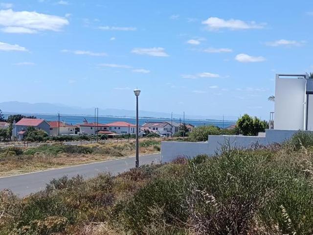 733 m² Land available in Britanica Heights