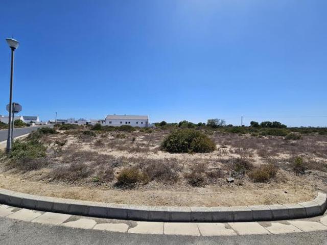 734 m² Land available in Britannia Bay