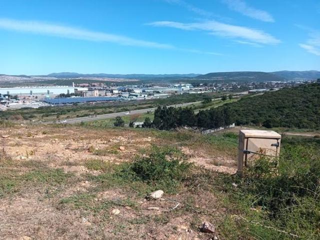 735 m² Land available in Uitenhage Central