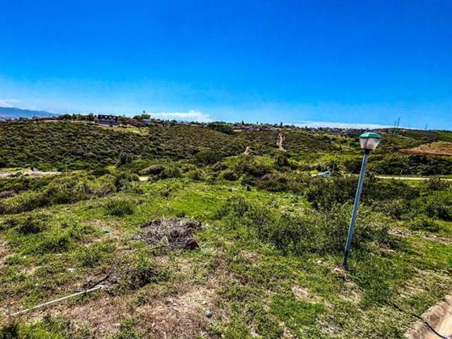 735 m² Land available in Scheepers Heights