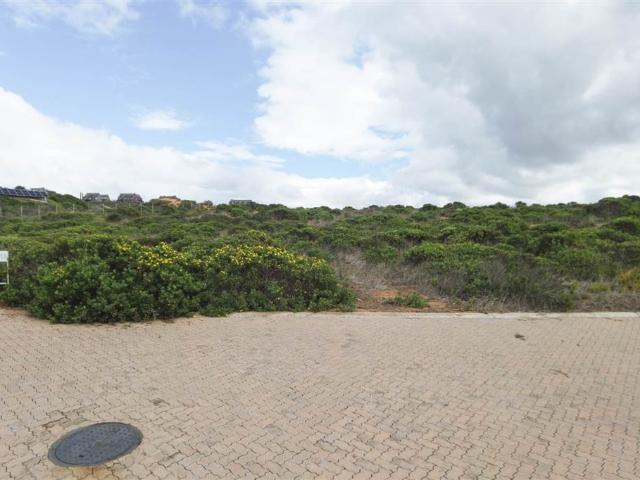 735 m² Land available in Stilbaai Wes